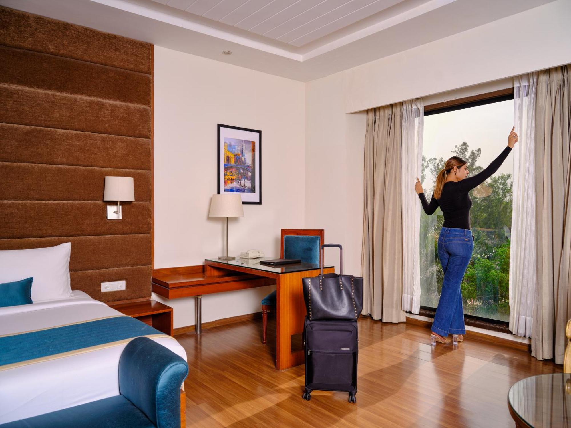 Best Western Country Woods Ambāla Exterior photo