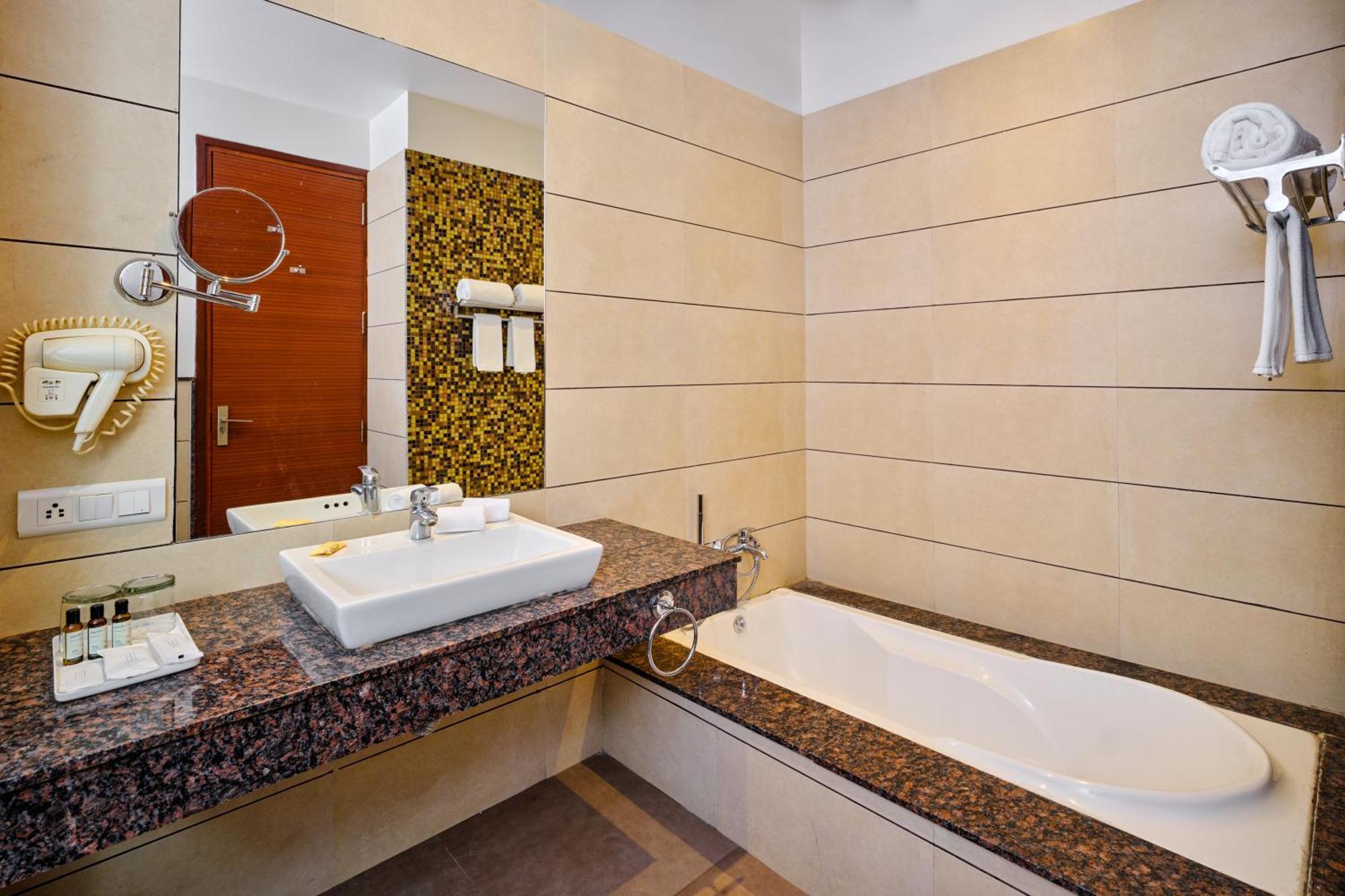 Best Western Country Woods Ambāla Exterior photo